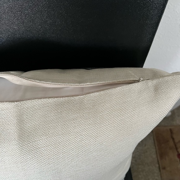 MERRY CHRISTMAS NWOT BURLAP MATERIAL DECOR PILLOW & METAL SANTA CLAUS ORNAMENT - Picture 15 of 17